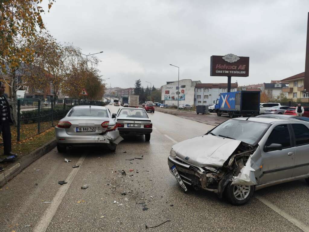 Bursa’da zincirleme kaza: 1’i bebek 3 kişi yaralandı