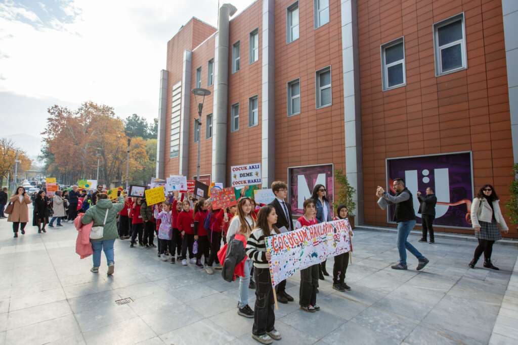 Bursa’da Çocuk Hakları Festivali