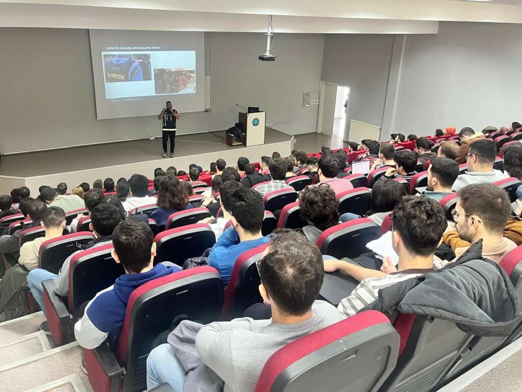 Bursa Narkotik vatandaşları bilgilendirmeye devam ediyor