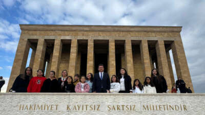 Başkan Aydın, Osmangazili çocuklar ile Ata’nın huzurunda