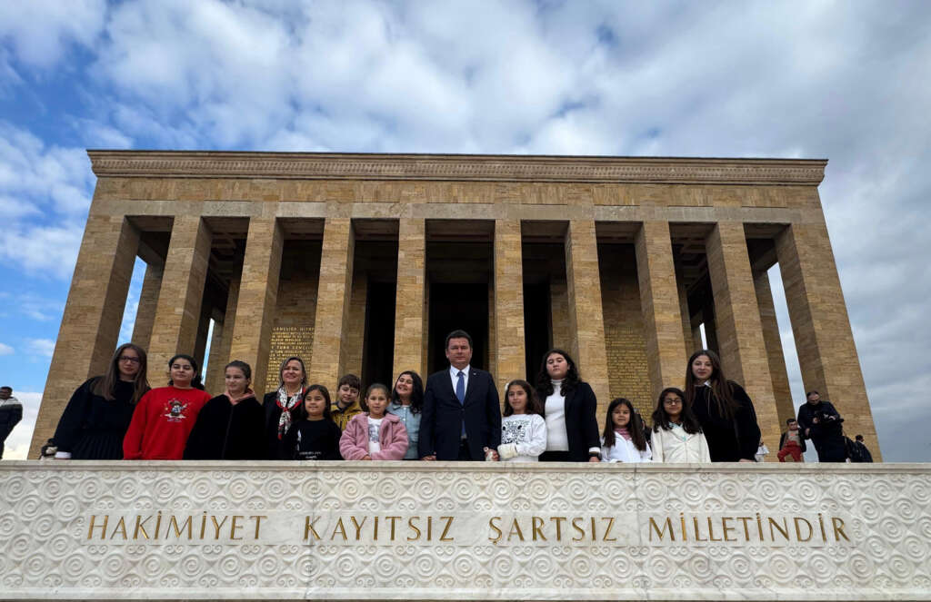 Başkan Aydın, Osmangazili çocuklar ile Ata’nın huzurunda