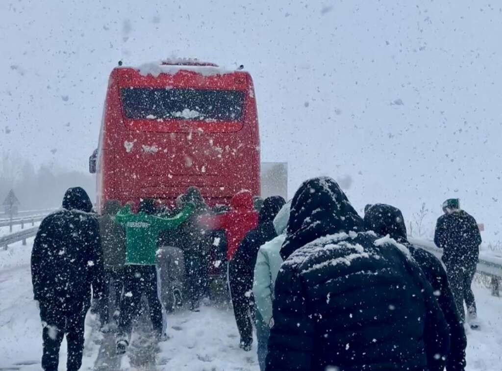 Bursaspor taraftarı mahsur kaldı, Bozbey harekete geçti!