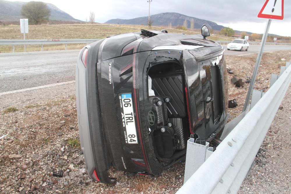 Kontrolden çıkan cip takla atarak karşı şeride geçti: 3 yaralı