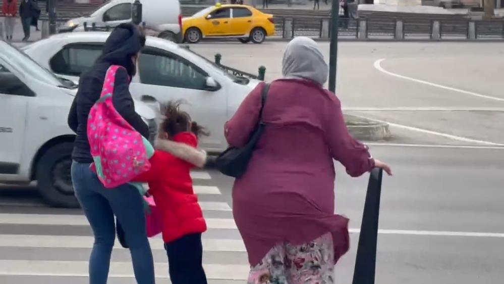 Bursa’yı lodos vurdu, vatandaşlar zor anlar yaşadı!