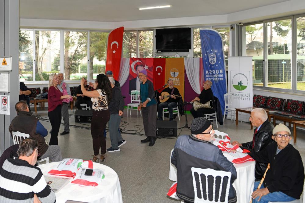 Türk Sanat Müziği Korosu, huzurevi sakinleri için söyledi