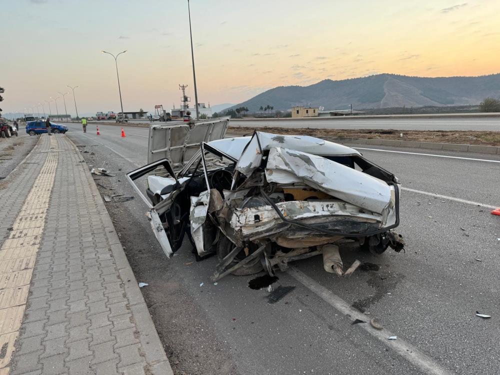 Hurdaya dönen otomobil 16 yaşındaki çocuğa mezar oldu