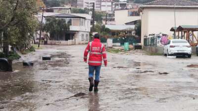 Gemlik’te sağanak taşkınına Başkan müdahalesi