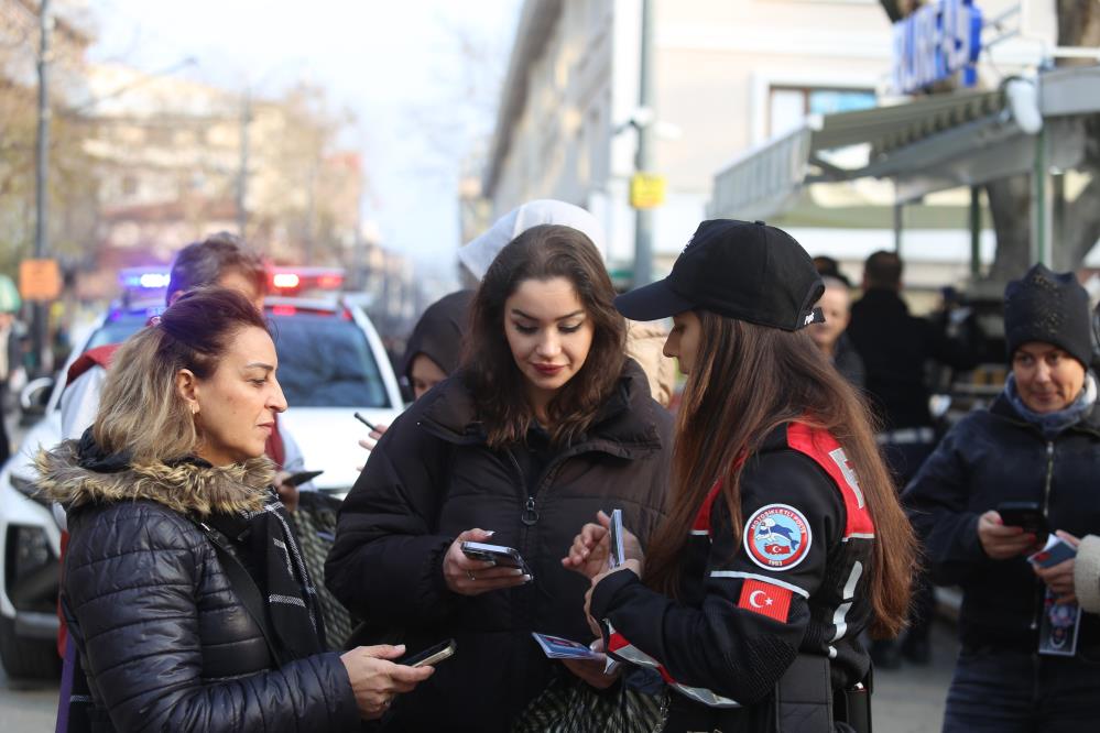 Bursa’da kadınları tek tek durdurup o uygulamayı yüklettiler