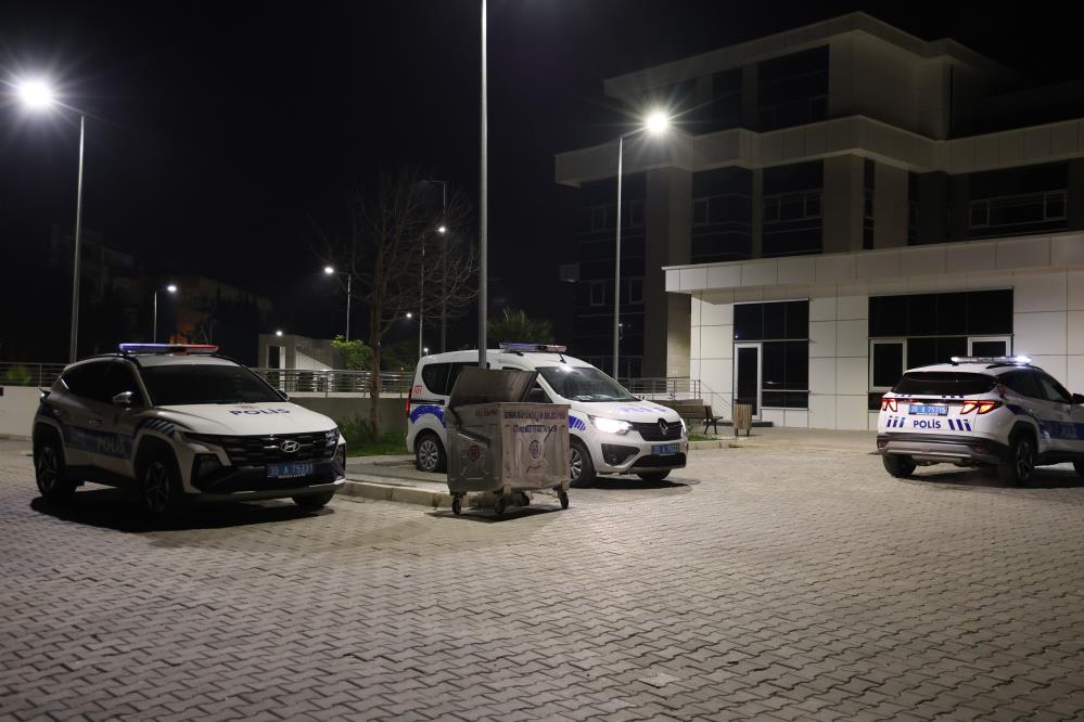 İzmir’de kız meselesinden öldürülen 3 genç, araç içerisinde başlarından vurulmuş