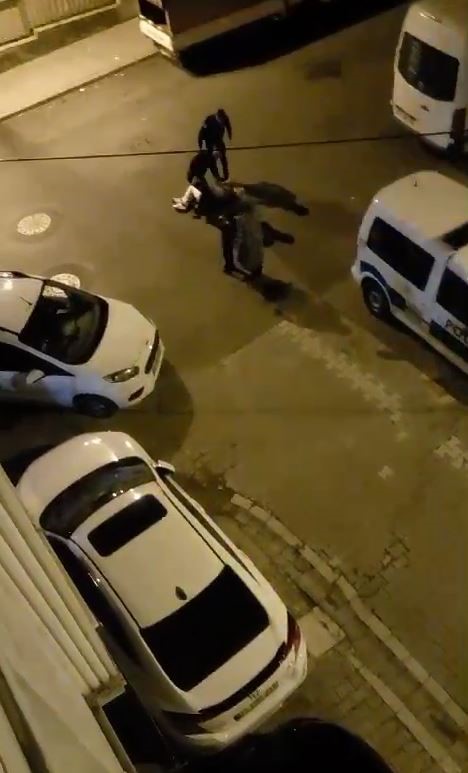 Paylaşımlı yolculuk uygulaması şoförü, ters yönde polis aracına çarptı