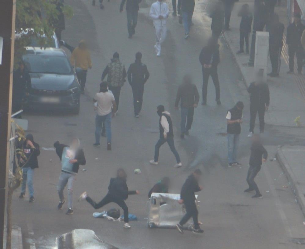 İzinsiz gösteride polise taş ve molotof atan 5 kişi tutuklandı