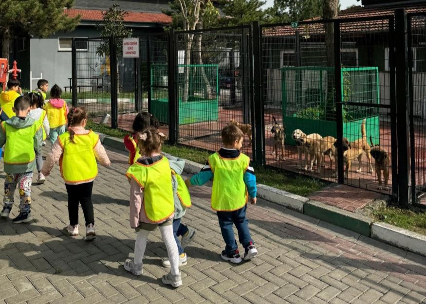 Bursa’da küçük hayvanseverlerden can dostlarına ziyaret