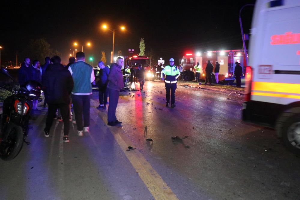 Duble yolda zincirleme kaza, ortalık savaş alanına döndü