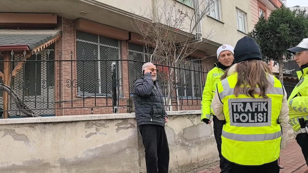 Bursa’da kaza yapan şahıs moral için polisi aradı