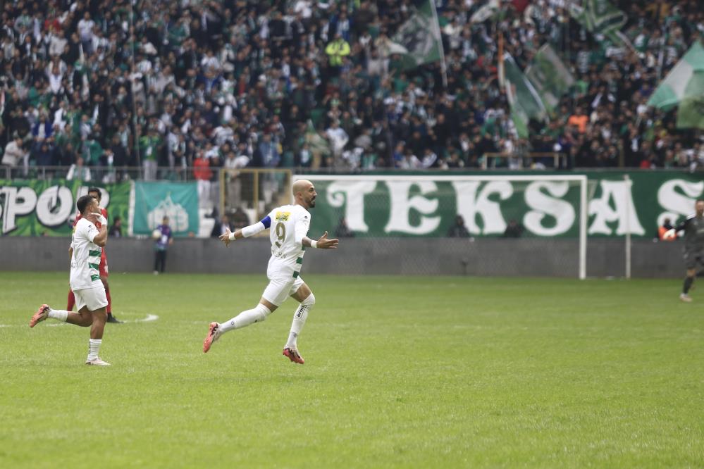 Ahmet İlhan Özek’ten gol sevinci açıklaması!