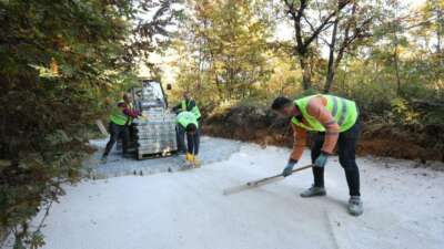 Bahariye Mahallesinde yollar parke taşla kaplanıyor