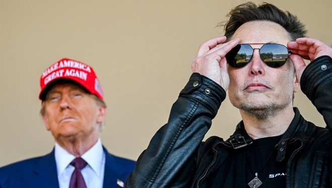 Trump ve Musk’ın arası açılıyor mu? Tuhaf an kameralara takıldı