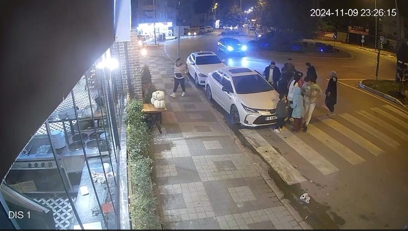 Bursa’da kaza… Scooter sürücüsü otomobil kapısına çarptı