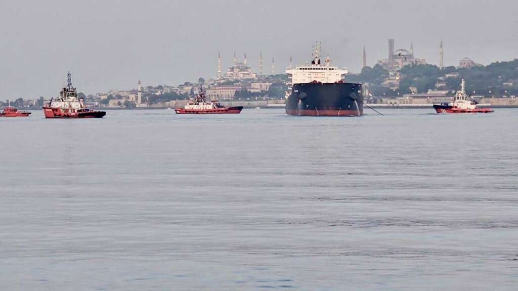 İstanbul Boğazı’nda gemi trafiği askıya alındı