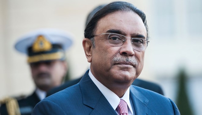 Pakistan Cumhurbaşkanı Zardari’nin bacağı kırıldı