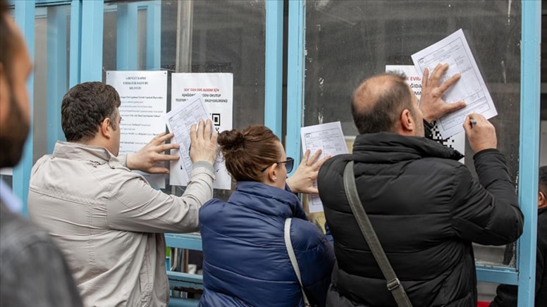 Emekliler düşük maaş endişesiyle SGK’ya akın etti