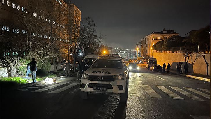 24 yaşındaki genç caddede başından vurulmuş halde bulundu