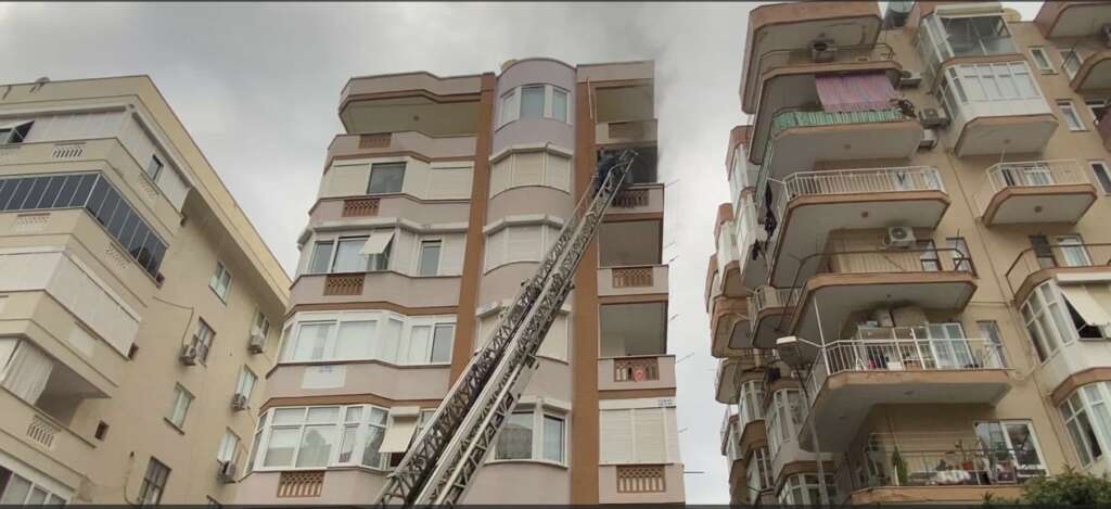 Klima şalterinden çıkan yangın korkuttu