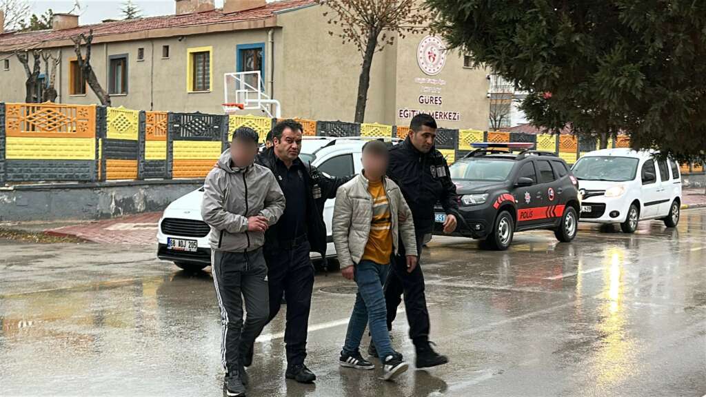 17 yaşındaki ehliyetsiz sürücü kovalamacayla yakalandı