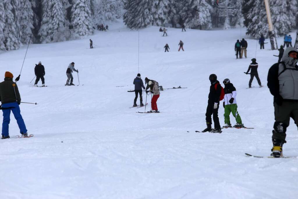 Yılbaşı öncesi Uludağ’da pistler doldu taştı