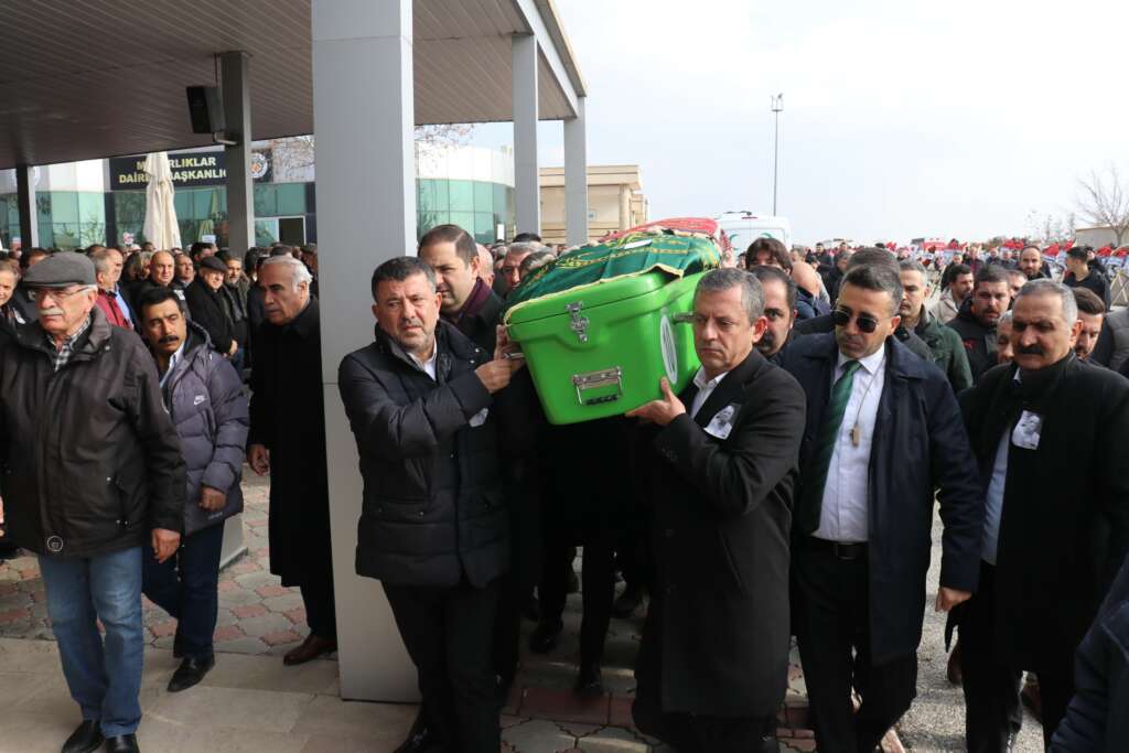 CHP Genel Başkanı Özel, Veli Ağbaba’nın babasının cenazesine katıldı