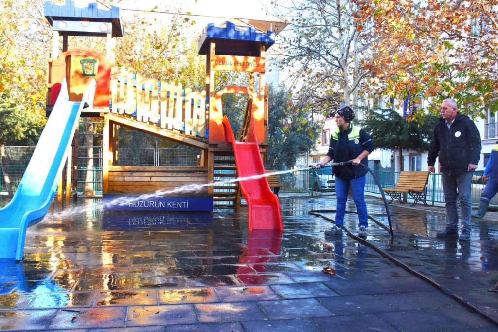 Gemlik’te çocuk parkları tertemiz