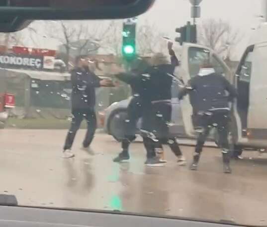 Bursa trafiğinde yumruklar konuştu