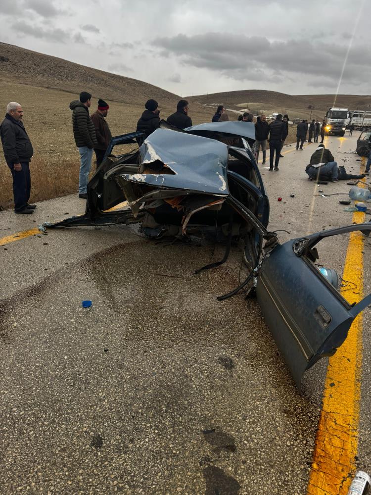 Ankara’da servis aracı ile otomobil çarpıştı: 1 ölü, 1’i ağır 10 yaralı