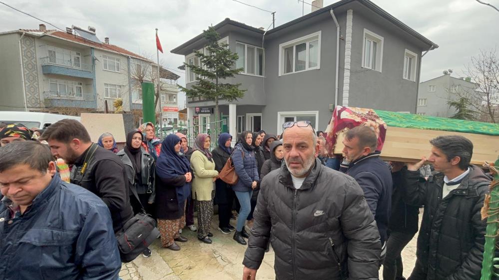 Lüleburgaz’da eski eşi tarafından öldürülen kadının cenazesi toprağa verildi