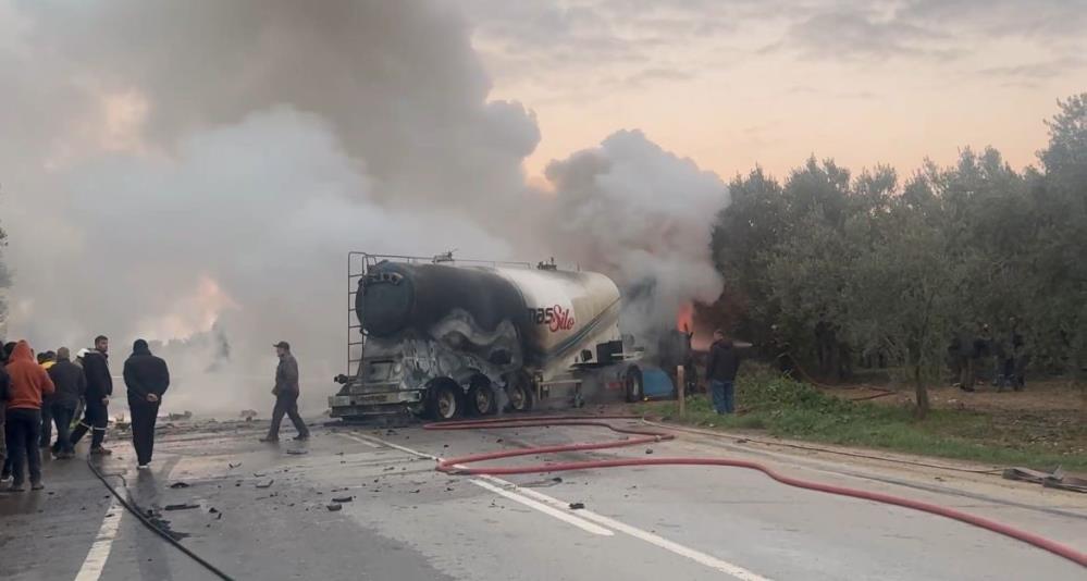 Bursa’da ölümlü kaza! Otomobille çarpışan tanker böyle patladı