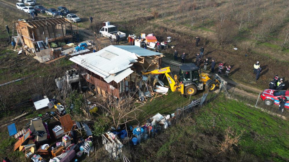 Bursa’da kaçak yapılar yıkılıyor