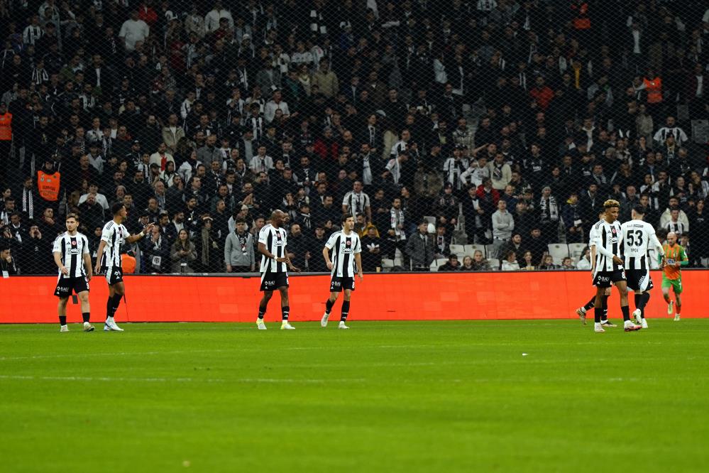 Beşiktaş taraftarı takıma tepkili!