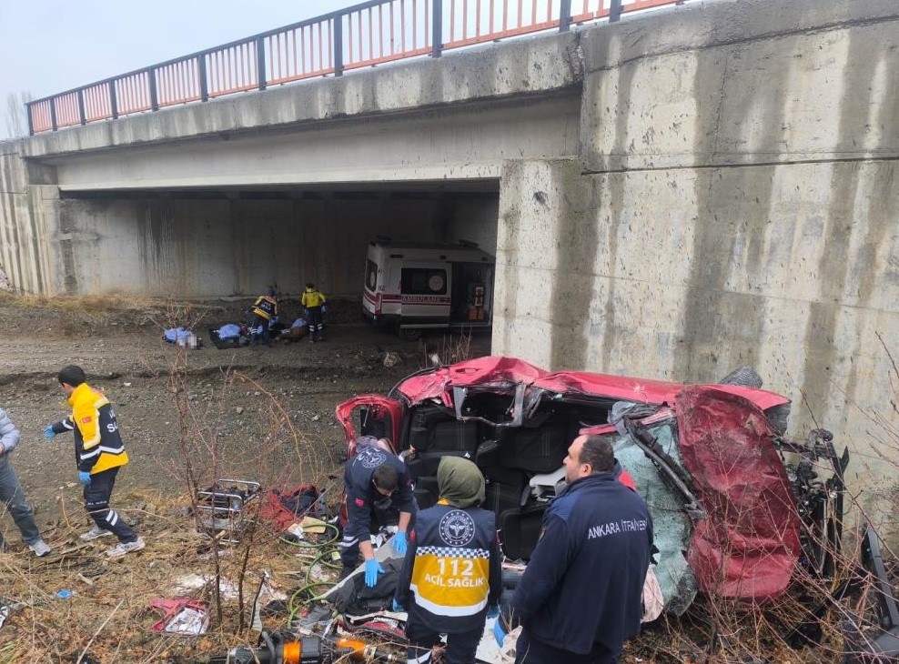 Katliam gibi kaza: Aynı aileden 5 kişi hayatını kaybetti