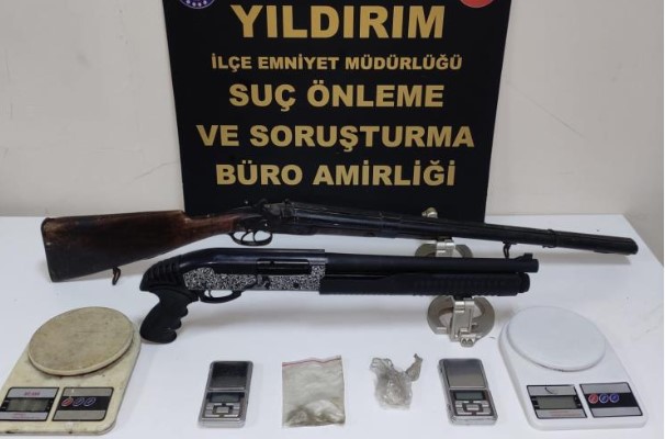 Bursa’da cezaevi firarisi arkadaşlarıyla birlikte 3 polisi yaraladı