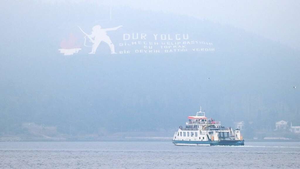 Çanakkale Boğazı’nda gemi trafiğine sis engeli