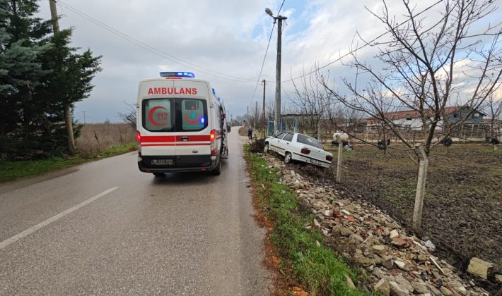 Bursa’da kontrolden çıkan araç elektrik direğine çarptı