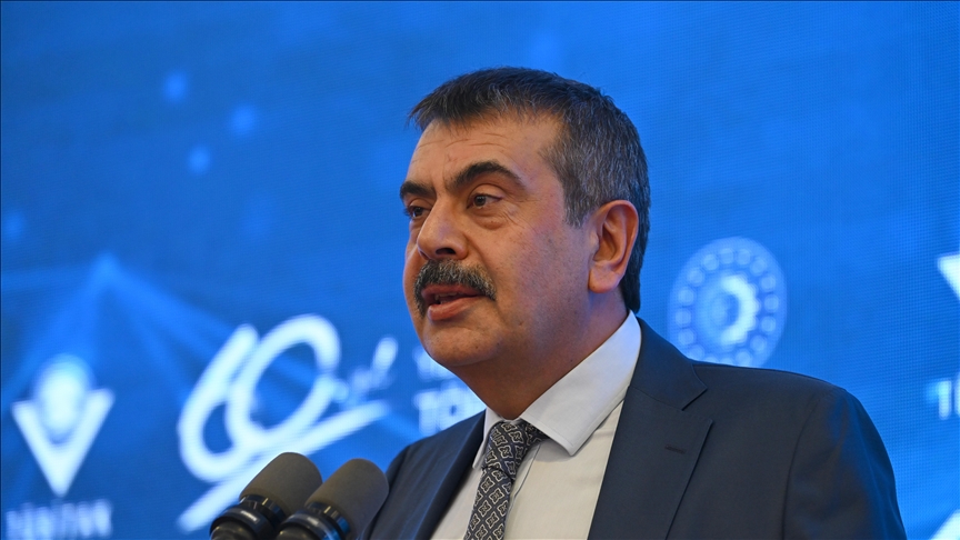 Bakan Tekin: “Türkiye’deki yabancı dil öğretiminin de ciddi bir şekilde farklılaşacağına inanıyorum”