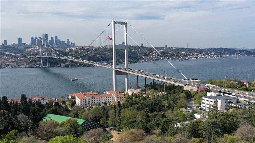 İstanbul Boğazı’nda gemi trafiği askıya alındı