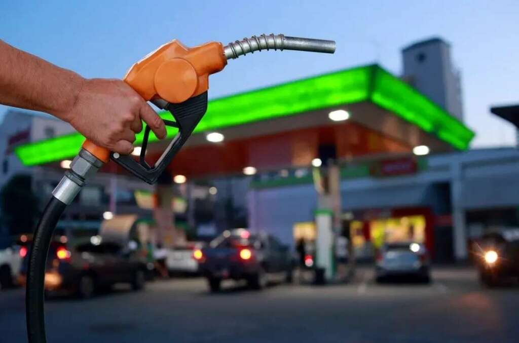 Benzine zam geldi: Fiyatlar gece yarısı güncellendi