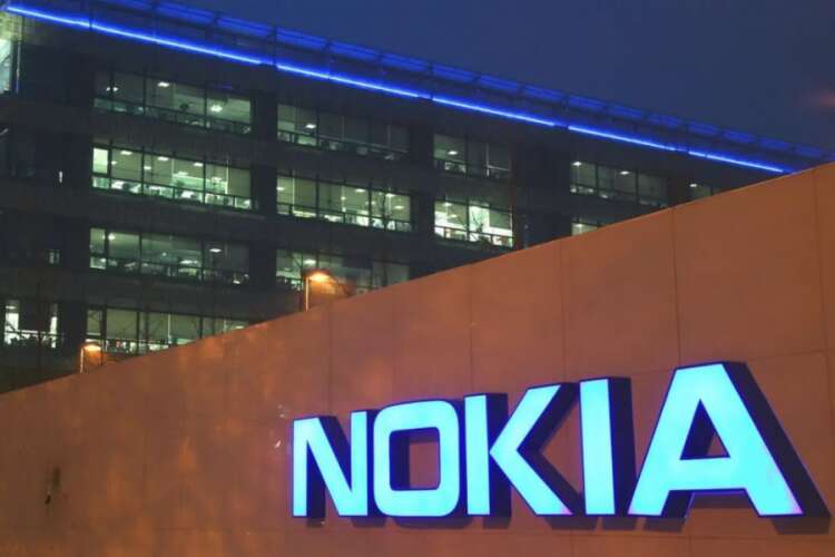 Nokia, akıllı telefon pazarından resmen çekildi