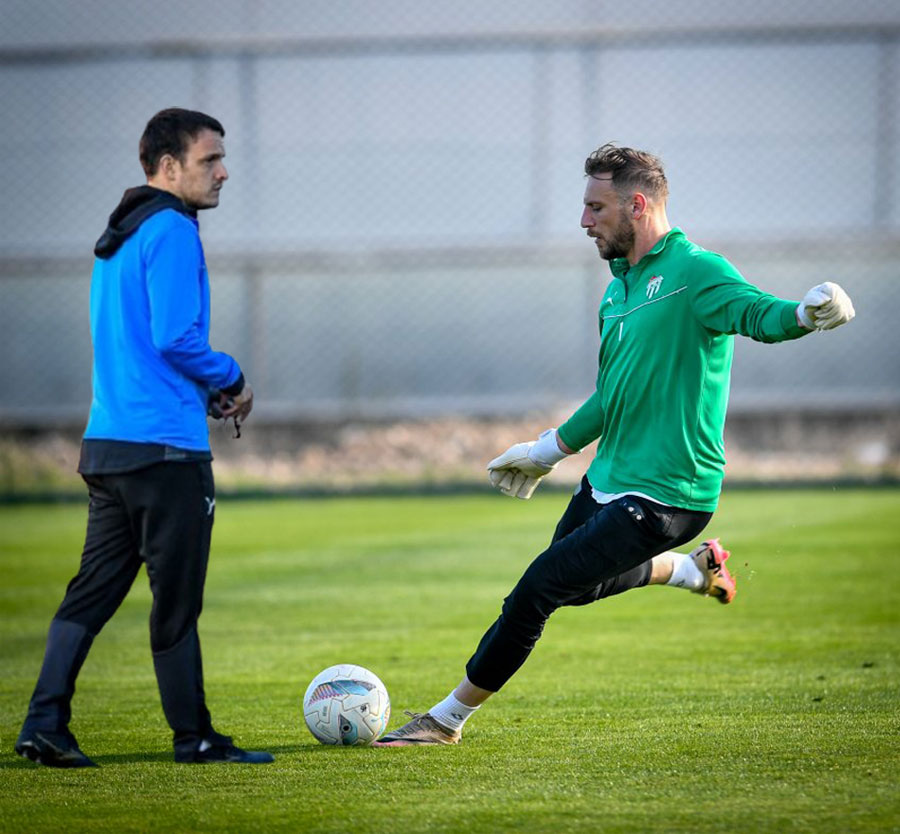 Anıl Atağ’dan Batalla’ya övgü: İsterse hala futbol oynayabilir!