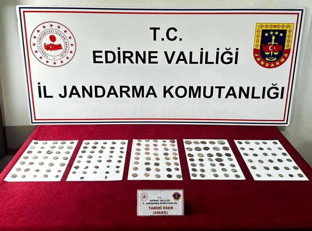 Yolcu otobüsünde 177 tarihi sikke ele geçirildi