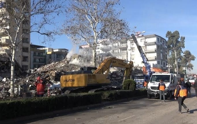 105 kişinin hayatını kaybettiği Bilge Sitesi davasında 21 yıl ceza alan eski başkan tahliye edildi