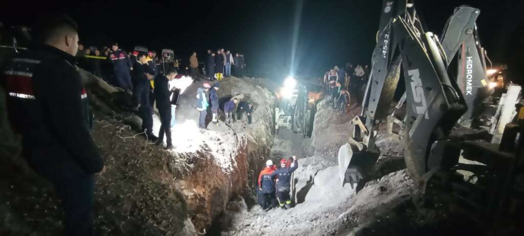 Amasya’daki göçükte hayatını kaybeden 2 kişinin cenazeleri çıkarıldı