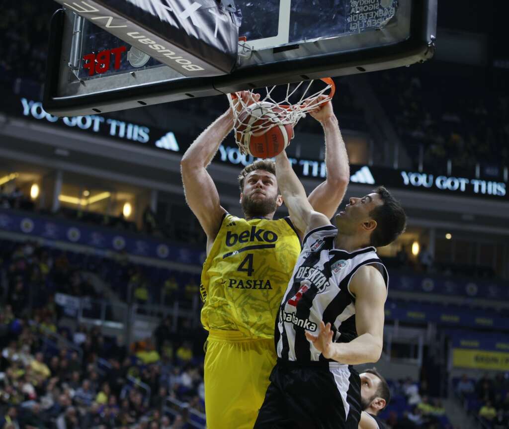 Basketbolda derbinin kazananı Fenerbahçe